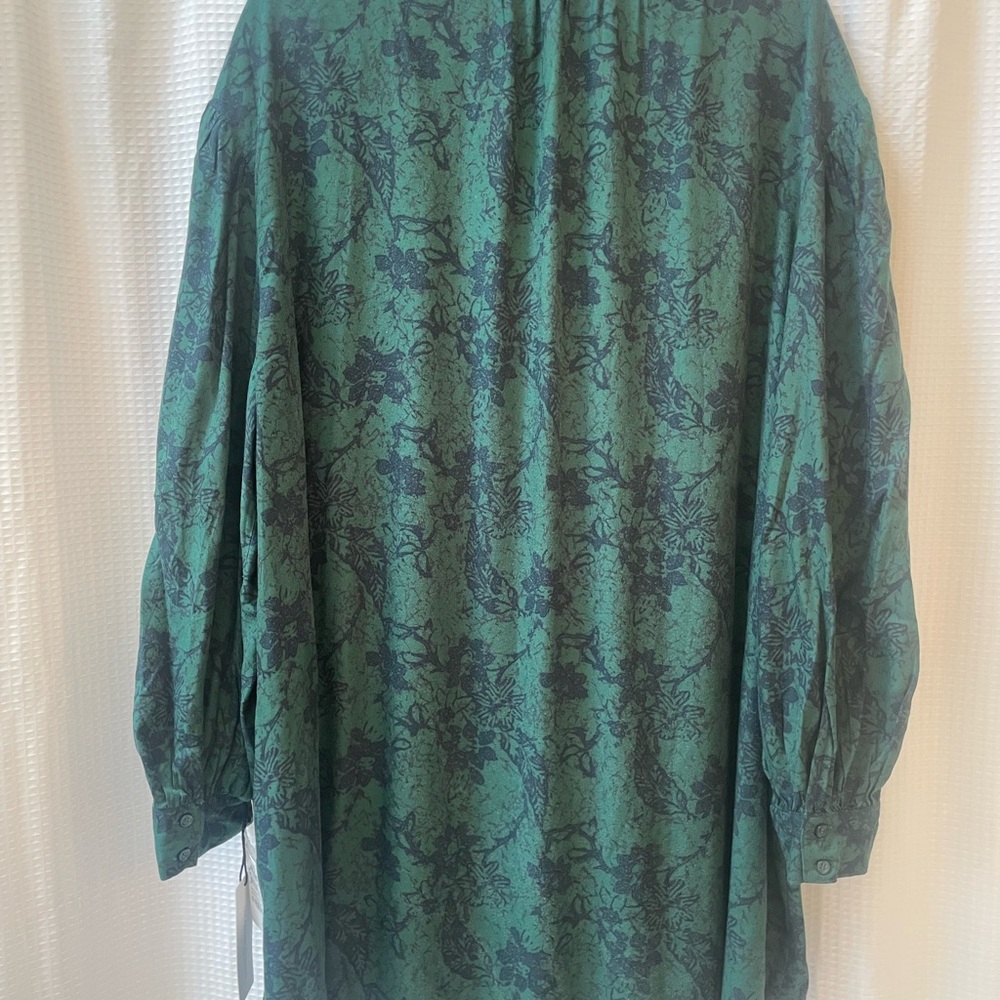 NWT Treasure and Bond Elegant Green Floral Women's Top,  3x